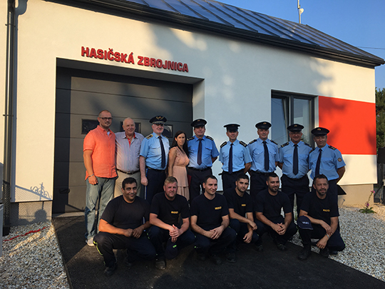 Slávnostné otvorenie Hasičskej zbrojnice obce Bracovce.  - foto č. 1