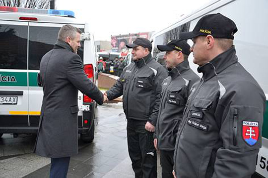 Slávnostné odovzdávanie vozidiel dobrovoľným hasičom a policajtom - foto č. 2